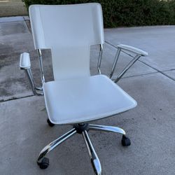 White Leather Desk/vanity Chair. Adjustable. $45 Obo
