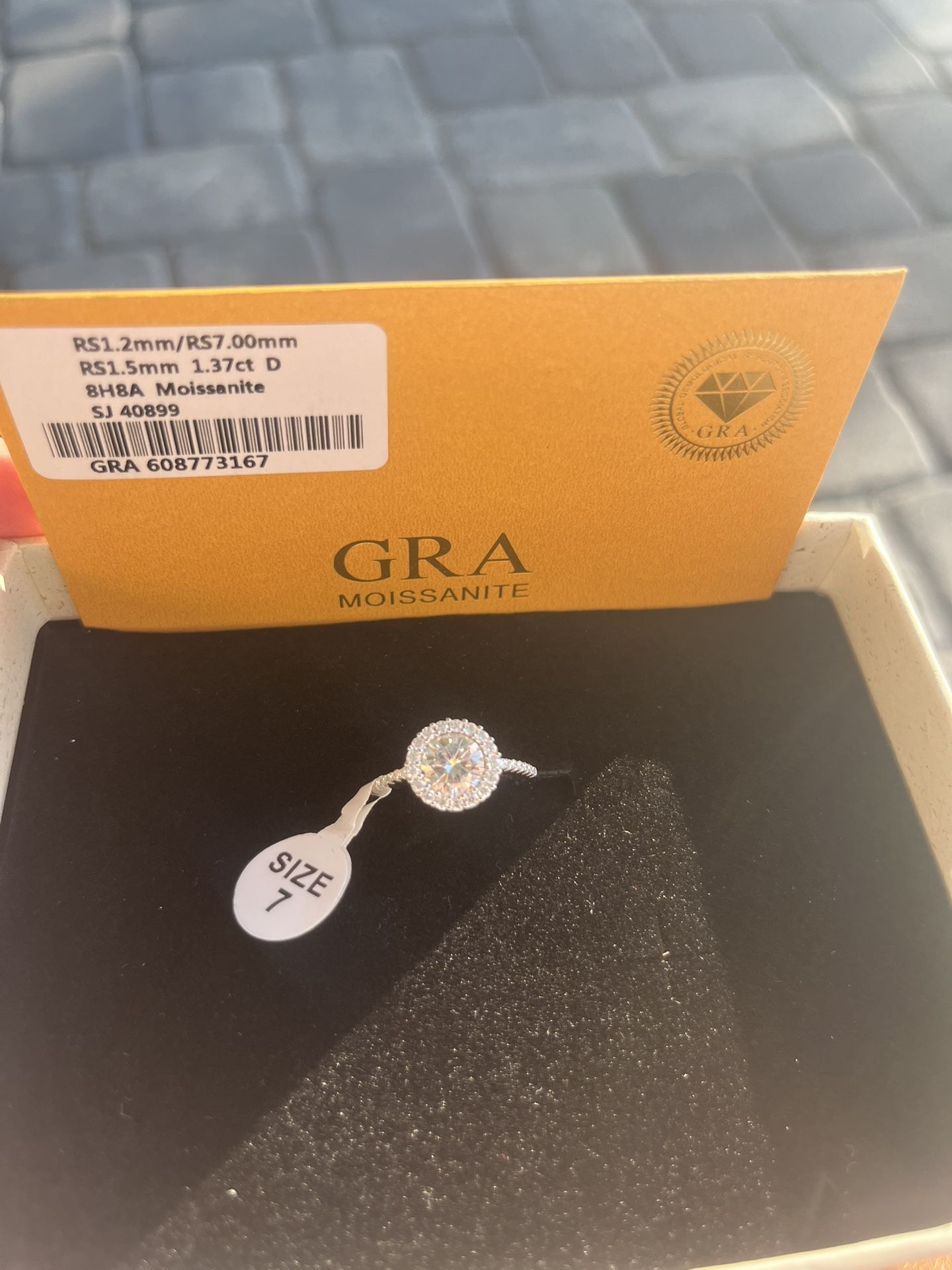 VVS1 Moissanite Ring