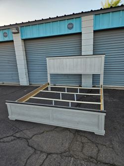 King size 77 by 81 Mesa Main & Gilbert