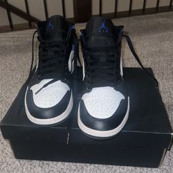 Jordan 1 Mids Black And Blue And White 