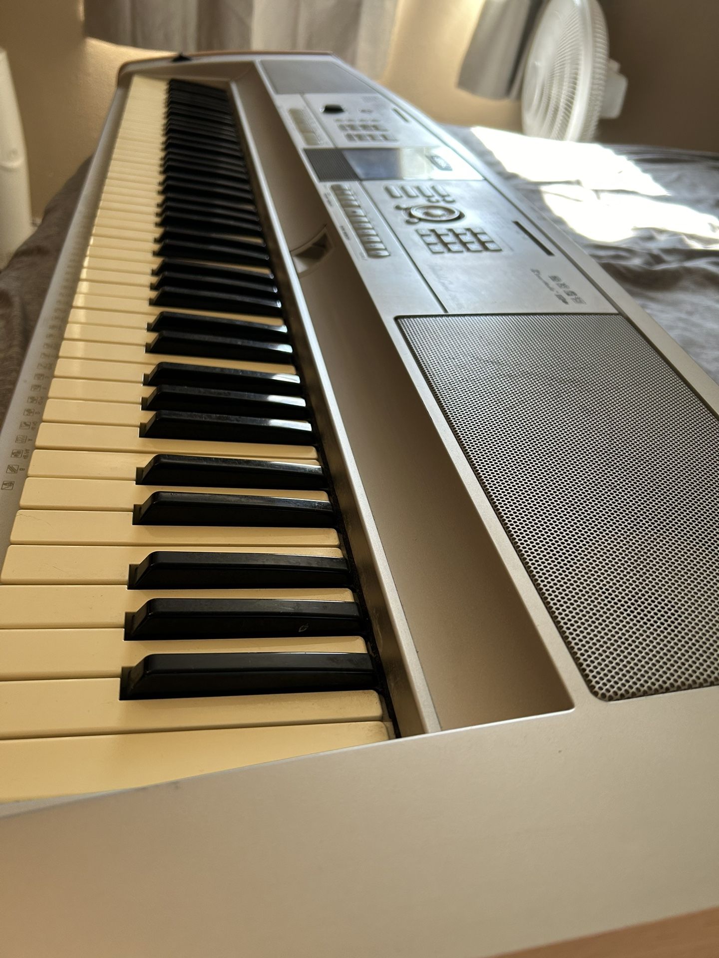 Yamaha DGX-505 88-key Electric Piano