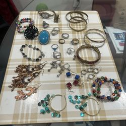 🎈Pre Owner Aretes, Anillos,pulseras ,and More  $0.50 Ct Each ( Comprar MAs De 4 Its )🍀
