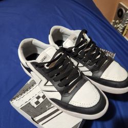 Vans Size 9 Men Great Condition With Box.