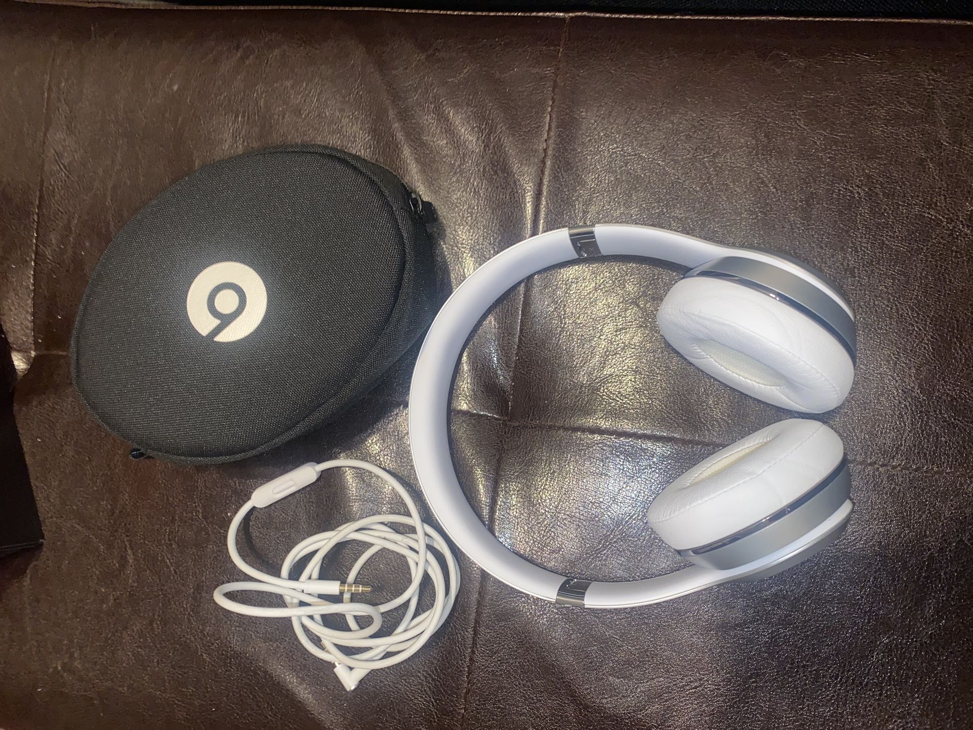 Special Edition silver  Beats Solo 3