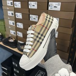 Burberry Checker 