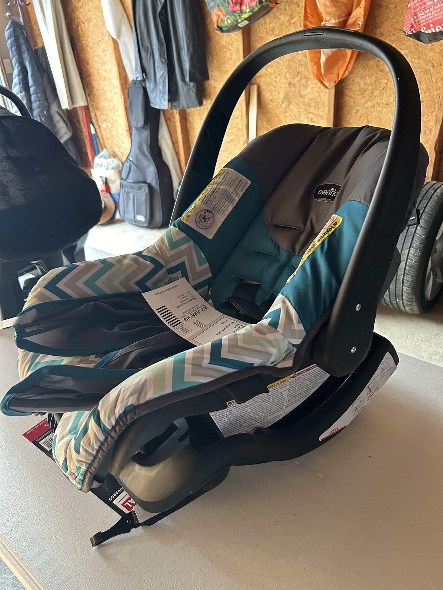Evenflo Nurture 22 lbs Infant Car Seat, Chevron Blue