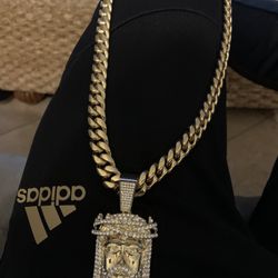 Cuban link set with jesus piece