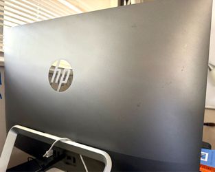 HP All-in-One Desktop Computer - Works Great - Screen Broken