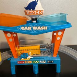 Pixar Cars Dinoco Car Wash Playset 