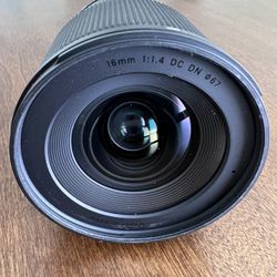 Sony 16mm 1.4 