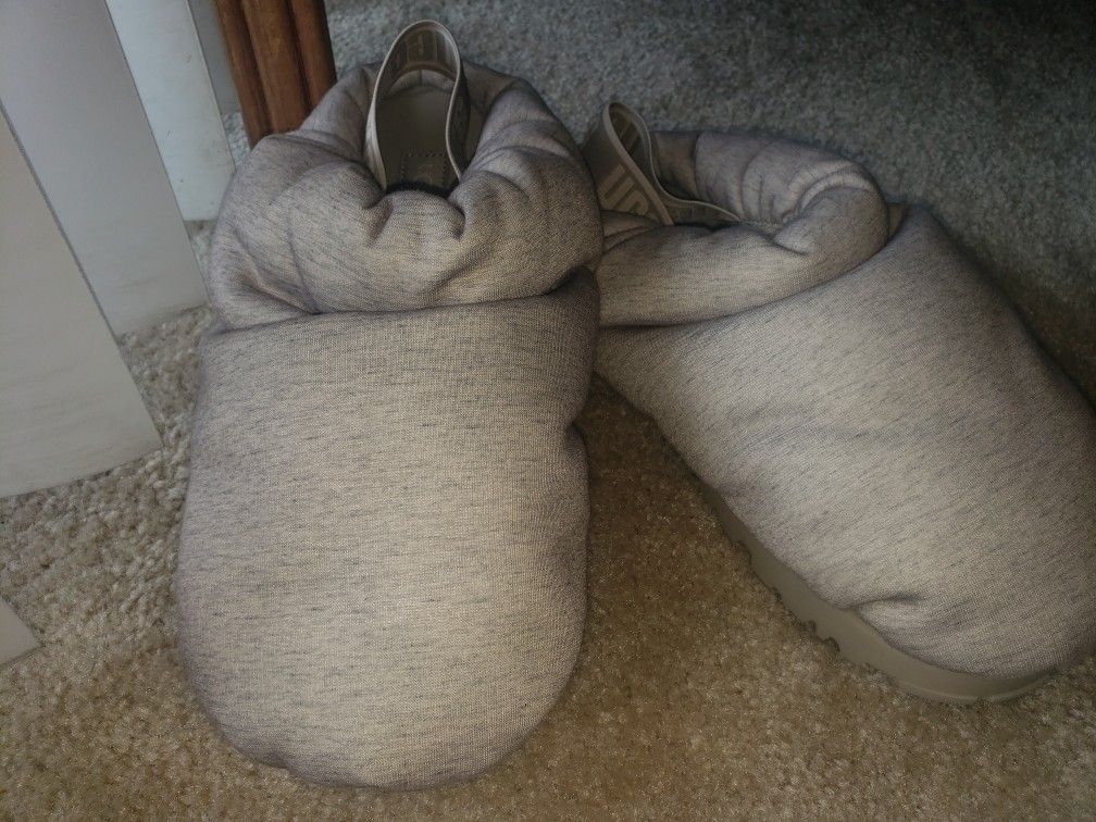 UGG