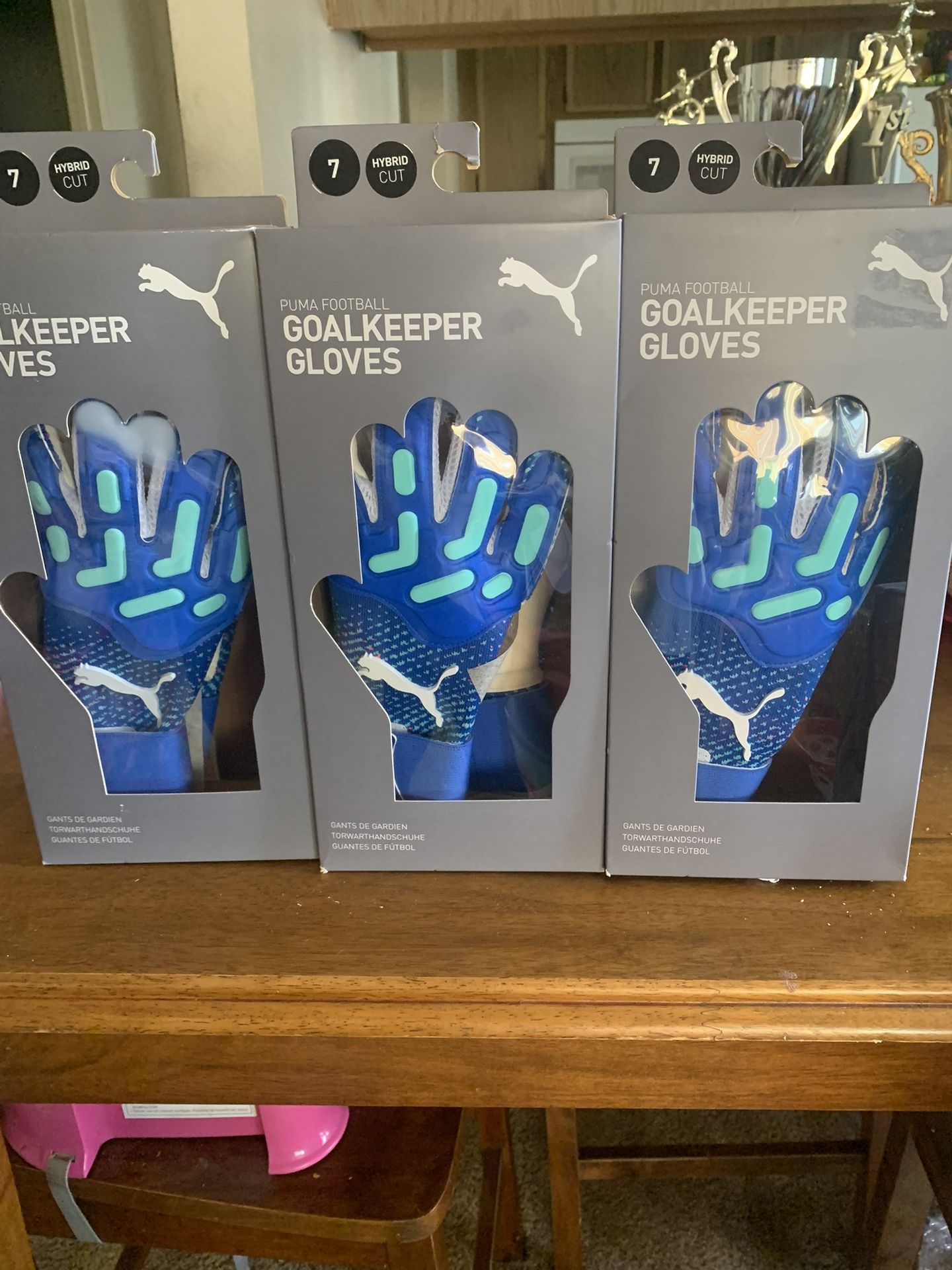 PUMA  SOCCER GLOVES 