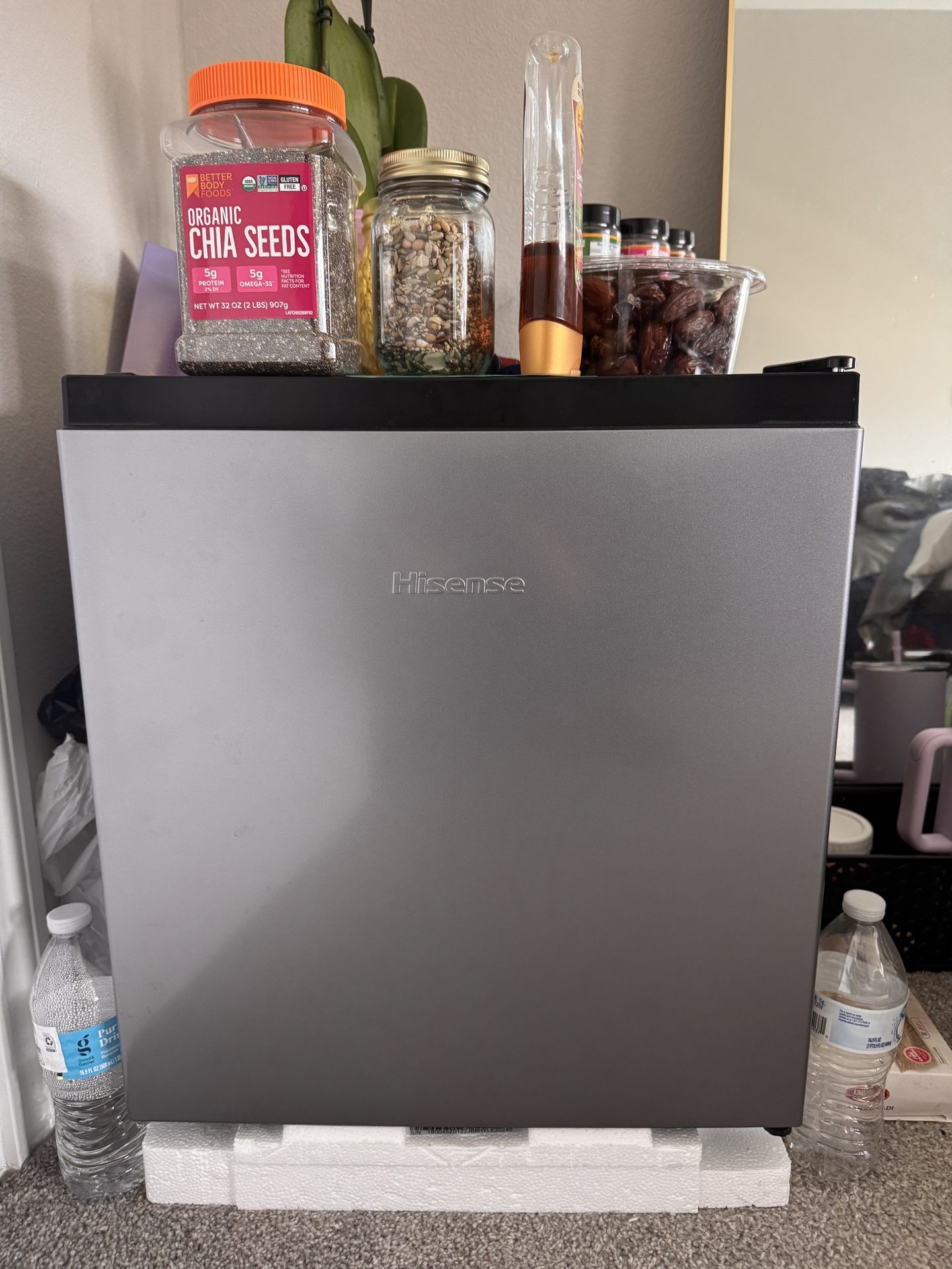Hisence 1.6 Cu Ft Single Door Mini Fridge