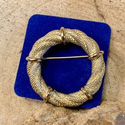 Signed Vintage MONET Gold Tone Classic Style Brooch - Retro 