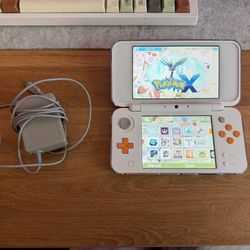 2DS XL (almost perfect condition)