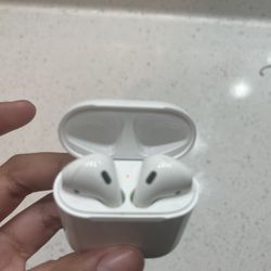 airpod 1st gen!!