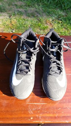 Boys 8.5 Nike cleats (mint)
