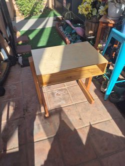 Small wooden desk/shelf