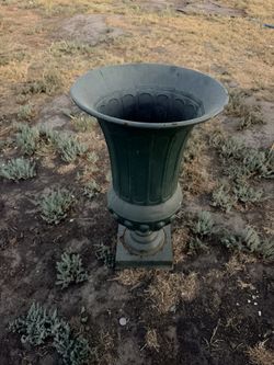 Decorative Metal Planter Or Lawn Art