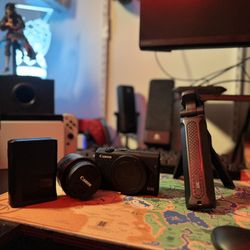 Canon M200 Vlogging Camera Bundle