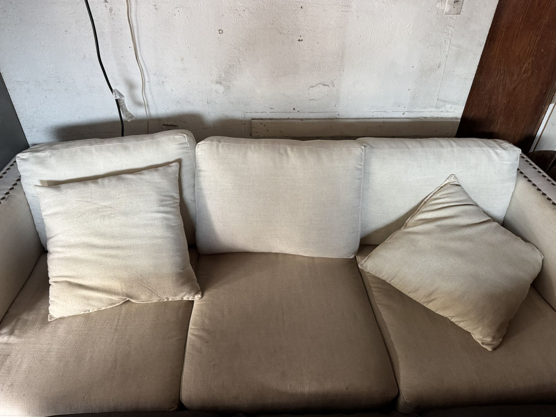 Couch with 2 matching pillows