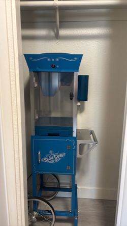 Snow cone machine
