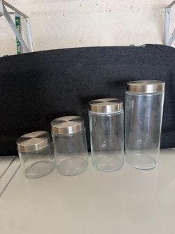Food storage containers