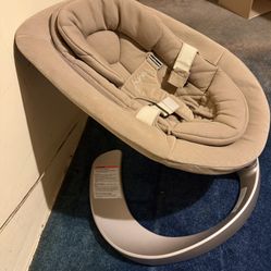 Nuna Leaf Grow Baby Seat (Almost New!)