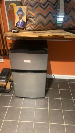 Small refrigerator with freezer