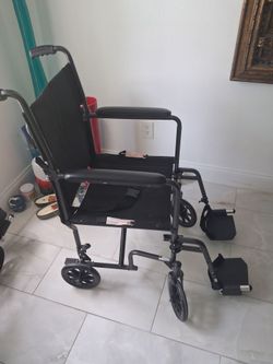 Transport wheelchair