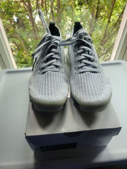 W air vapormax flynit 3.    10.5size