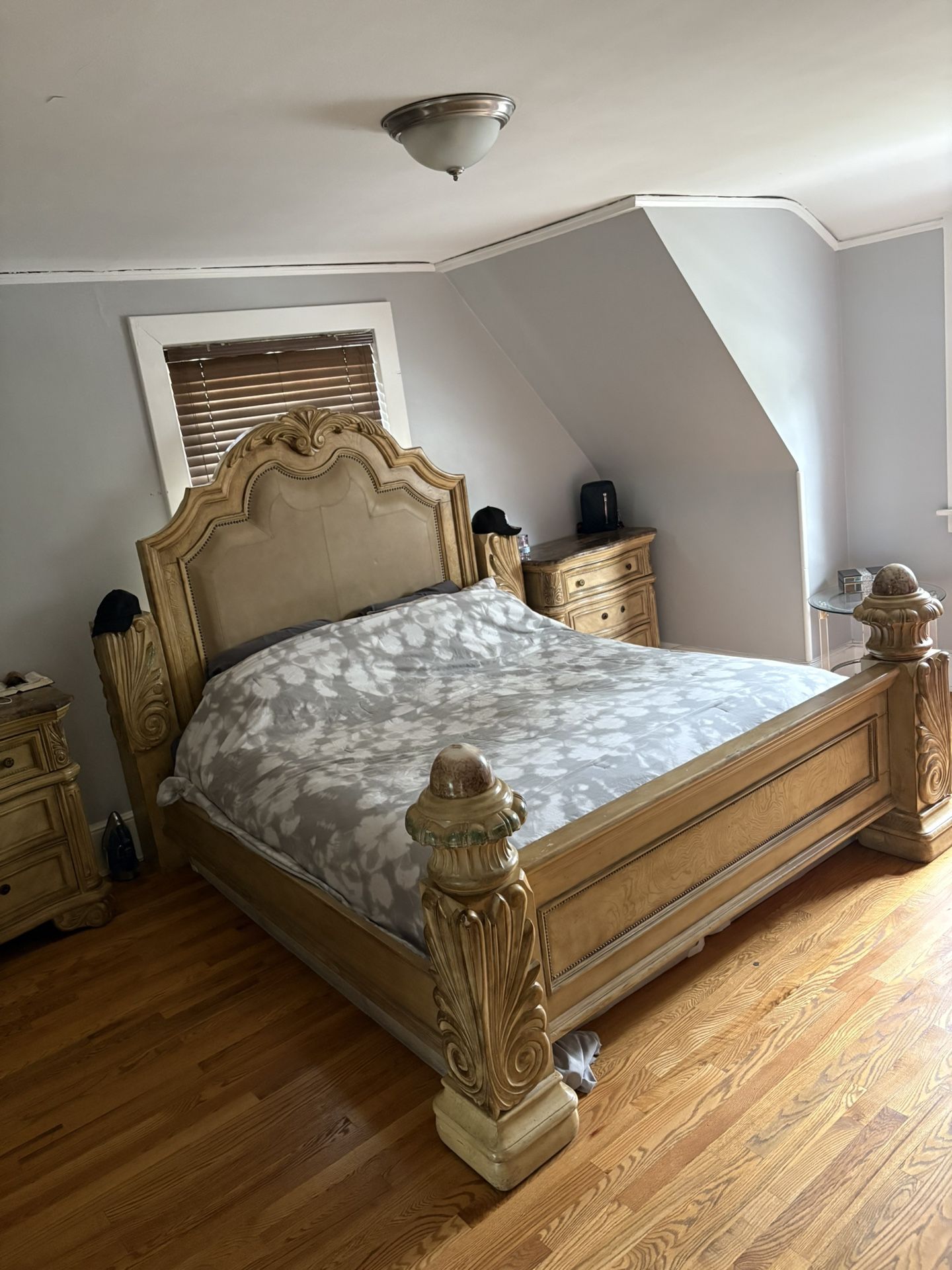 Bedroom Set For Sale! 