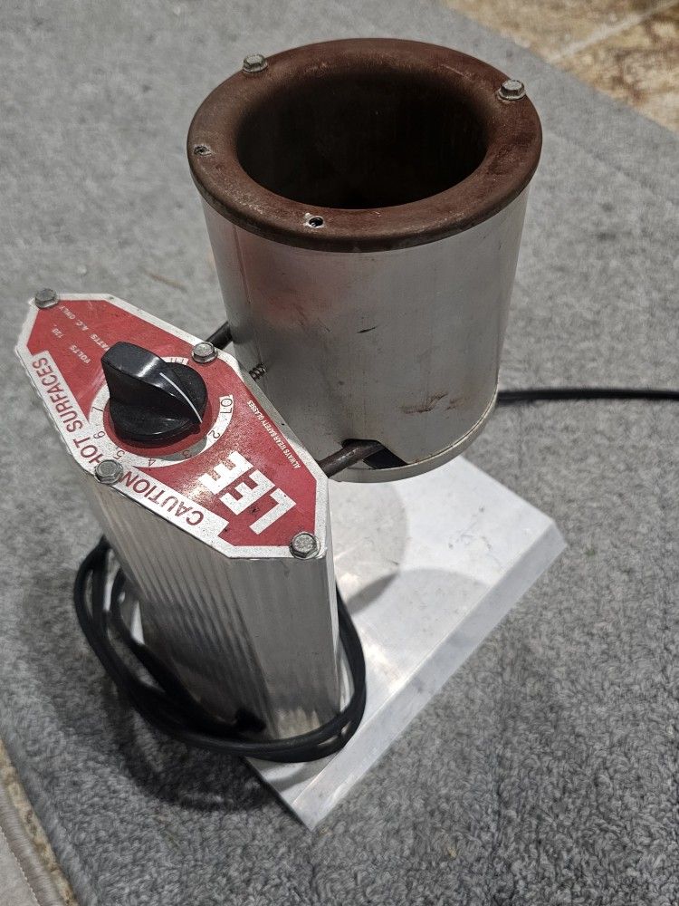 Lee Pro 4 Furnace Lead Melting Pot.