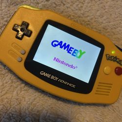 Pickachu Edition Game Boy (Reshell)  and EZFLASH