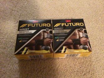 2 Futuro Wrist Performance Comfort Support