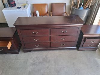 Dresser with 2 piece nightstand