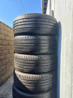225/45r17 Kuhmo tires en excelentes condiciones de vida las 4