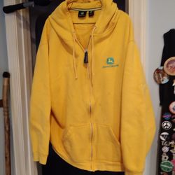 JOHN  DEERE HOODED SWEATSHIRT. ZIP UP. SIZE.  2 XL. 