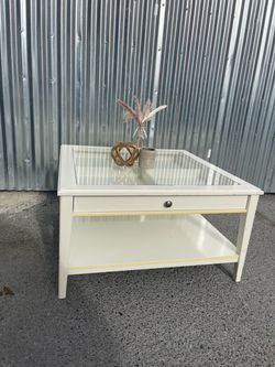 WHITE COFFEE TABLE (used)