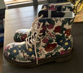 NEW Dr. Martens Junior 1460 English Garden Leather Lace-Up Boots in a multi-color floral print with white laces and side zippers
