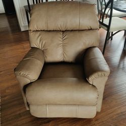 Sofa Chair In Excellent Condition Like New $70  OBO 