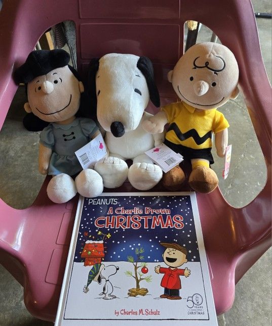 Snoopy And Friends Stuffed Animals & Book
