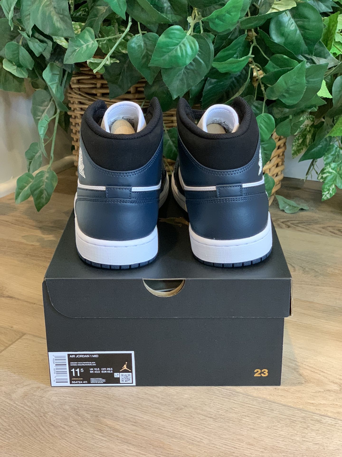 Size 11.5 Nike Air Jordan 1 Mid \