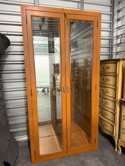 Wooden Display Cabinet with Glass Doors & Mirror Back – Excellent Condition