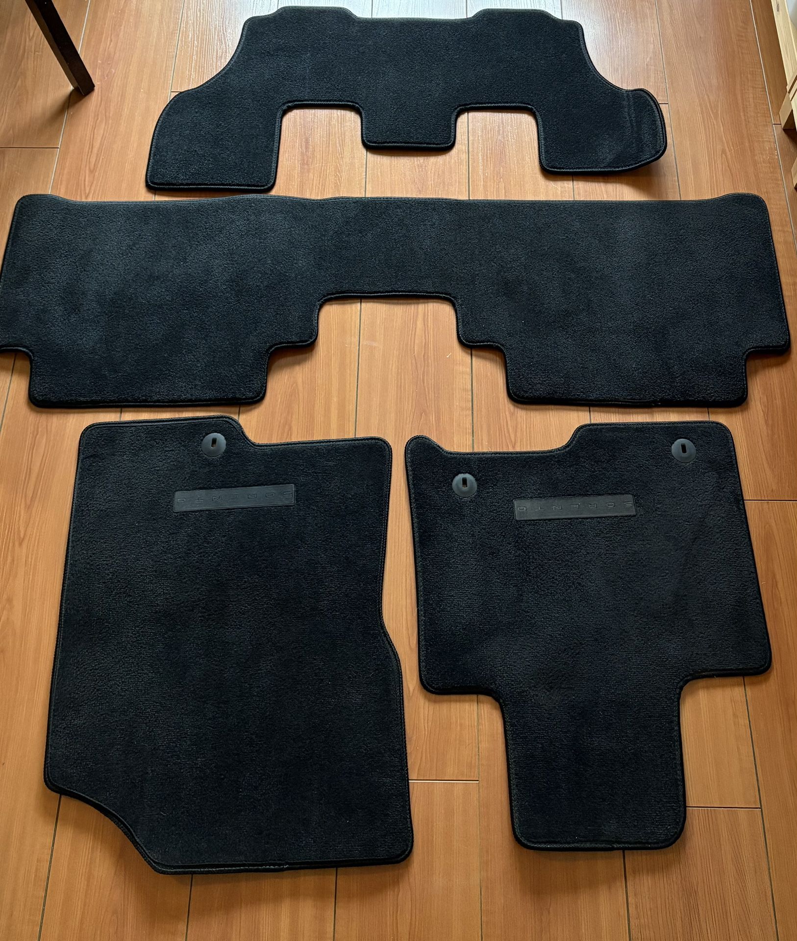Kia Sorento 2022 Captain’s chair original Floor Mats Set
