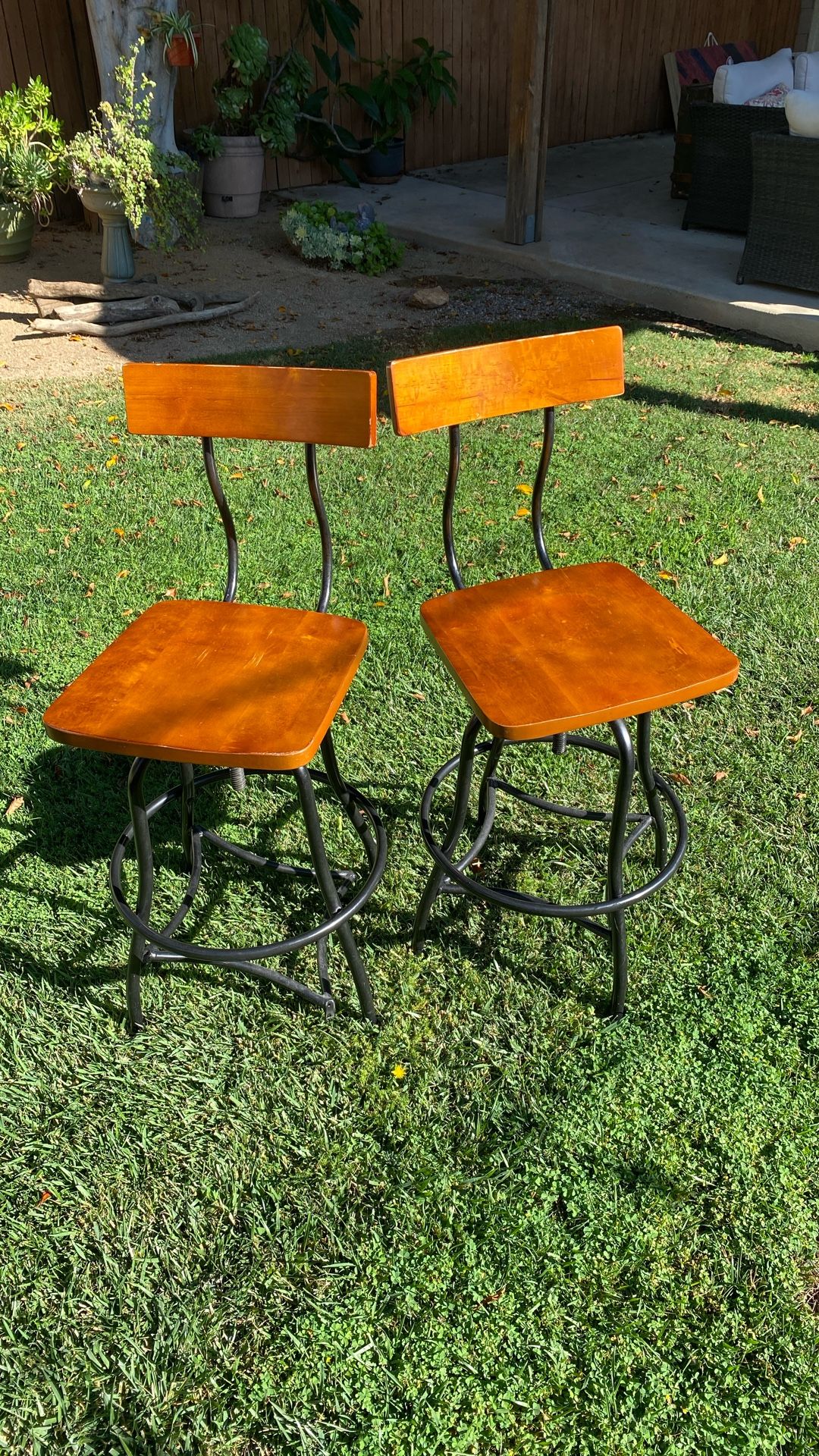 Wood Spinning Bar Stools