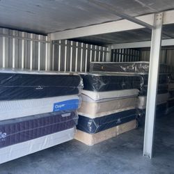 MATTRESSES & BOXSPRINGS