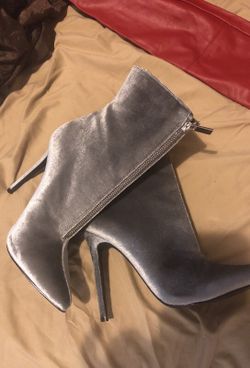 Velvet grey boots