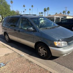 2000 Toyota Sienna