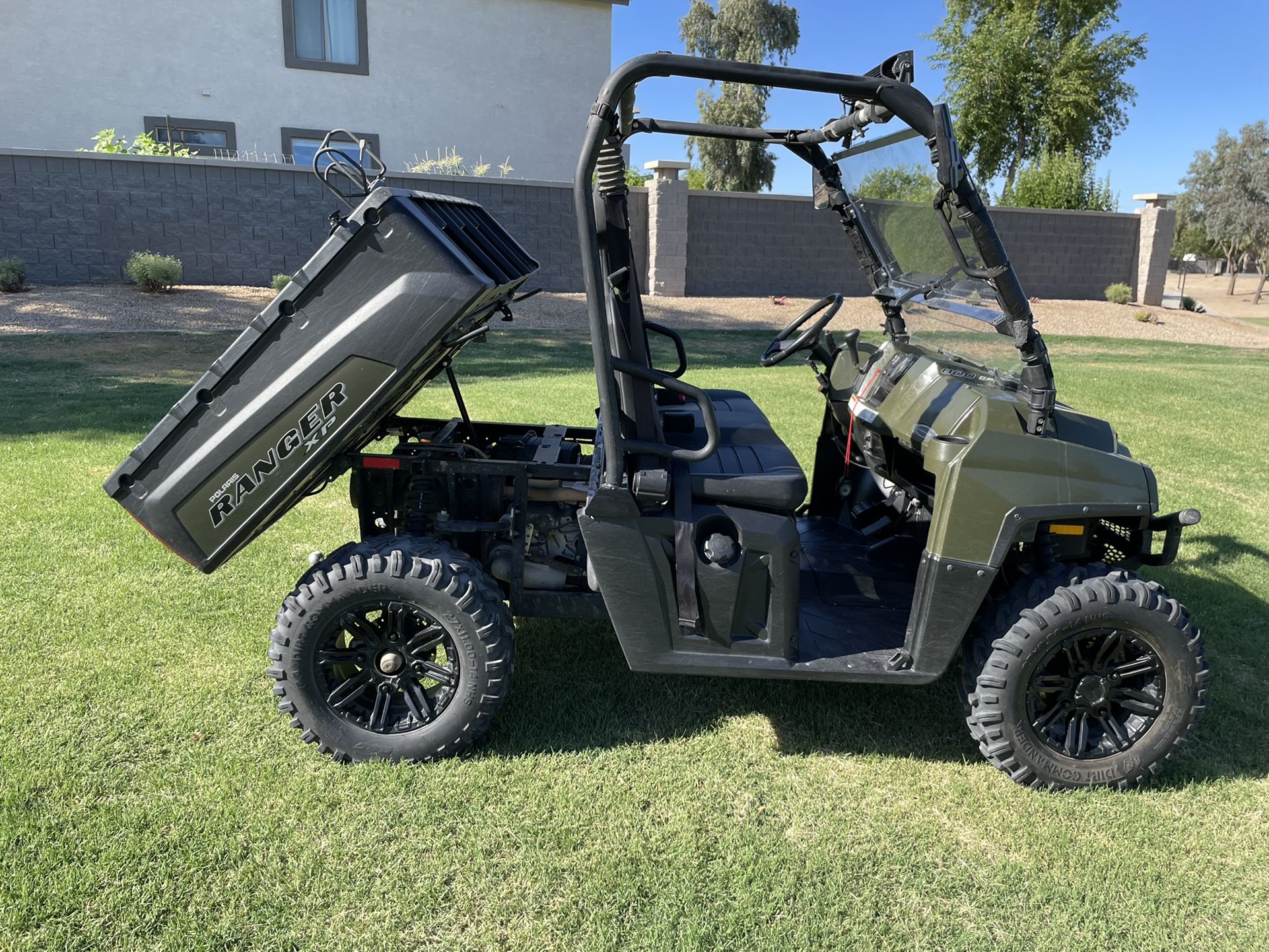 Photo 2012 Polaris Ranger XP 800 CLEAN SUPER LOW HOURS AND MILES